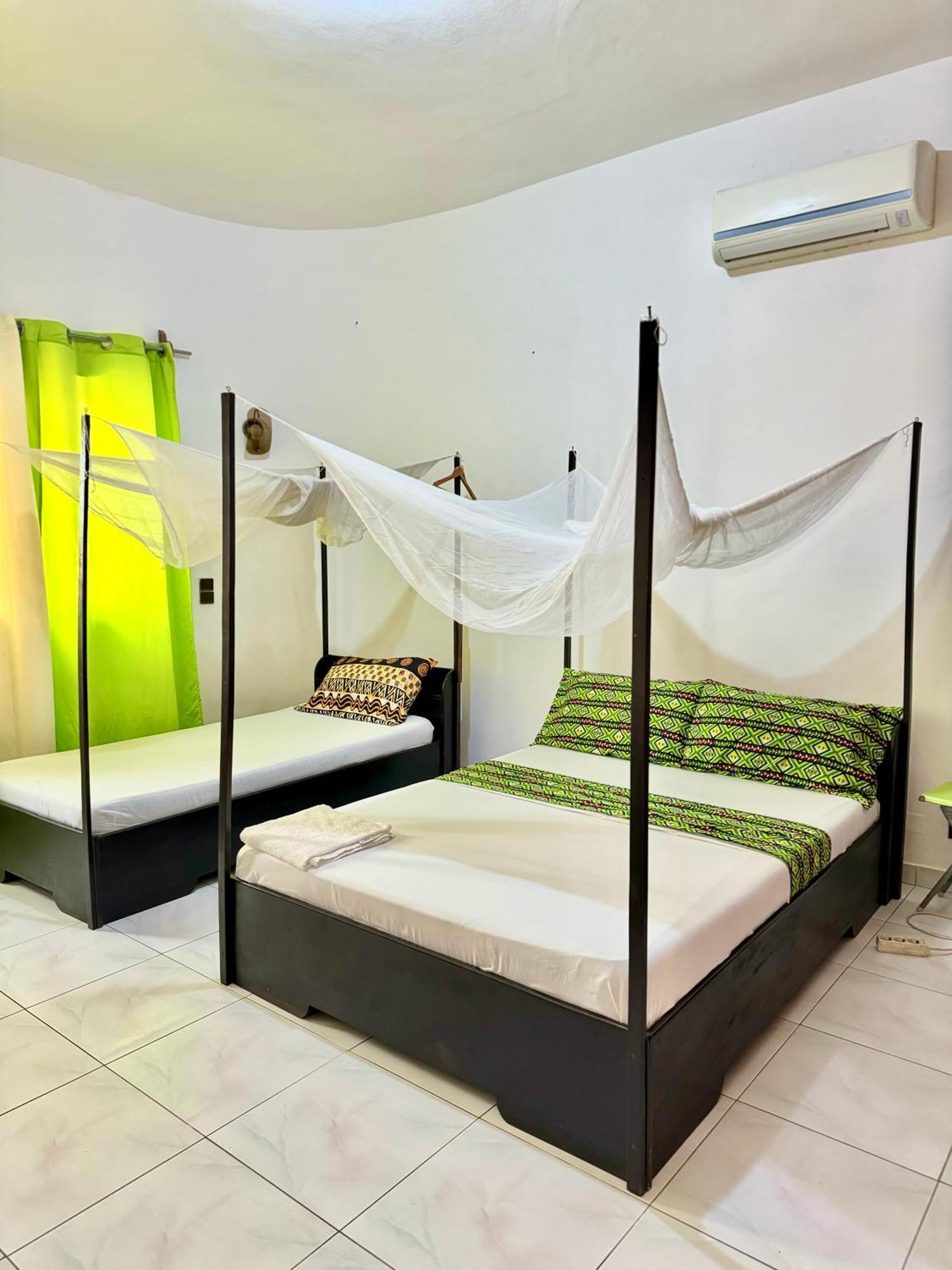 Guesthouse Cocotiers โกโตนู ภายนอก รูปภาพ