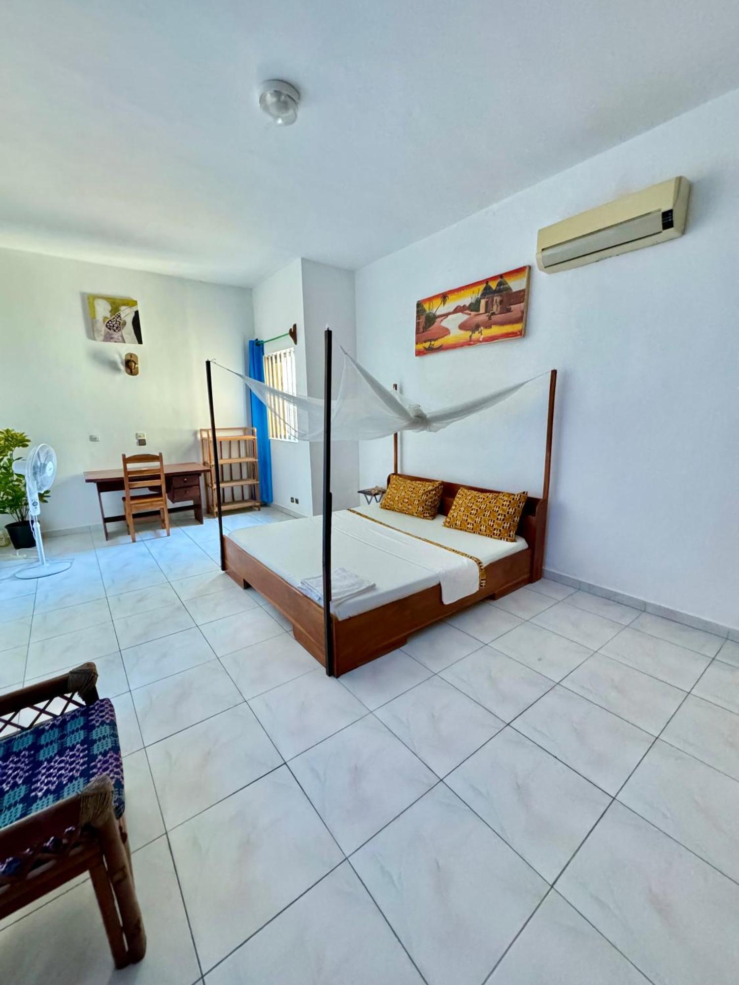 Guesthouse Cocotiers โกโตนู ภายนอก รูปภาพ