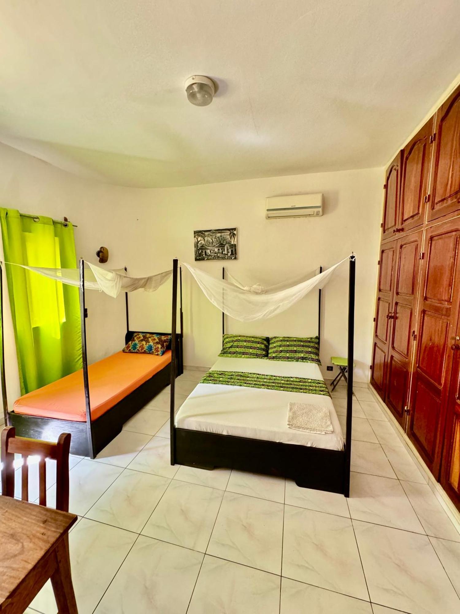 Guesthouse Cocotiers โกโตนู ภายนอก รูปภาพ
